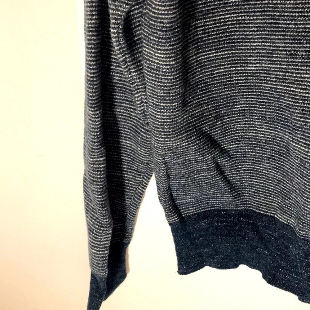J. Crew sweater size M long sleeves 100% cotton gray blue pullover